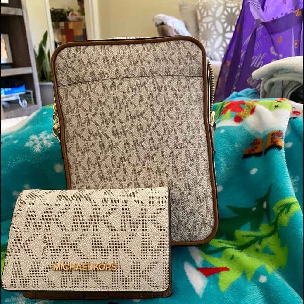 Brand new Michael kors flight bag with matching wallet